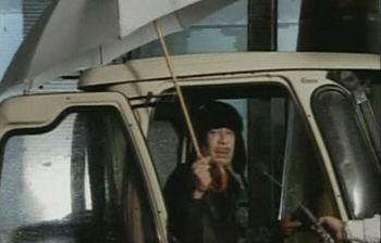Kadhafi-umbrellaspeech.png